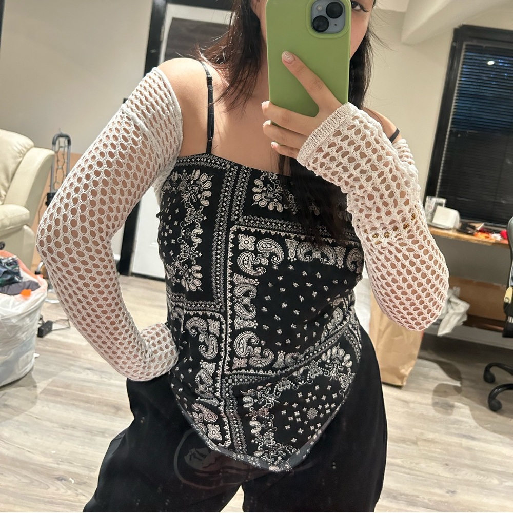 Cami top + hollow sexy long sleeve crochet in white